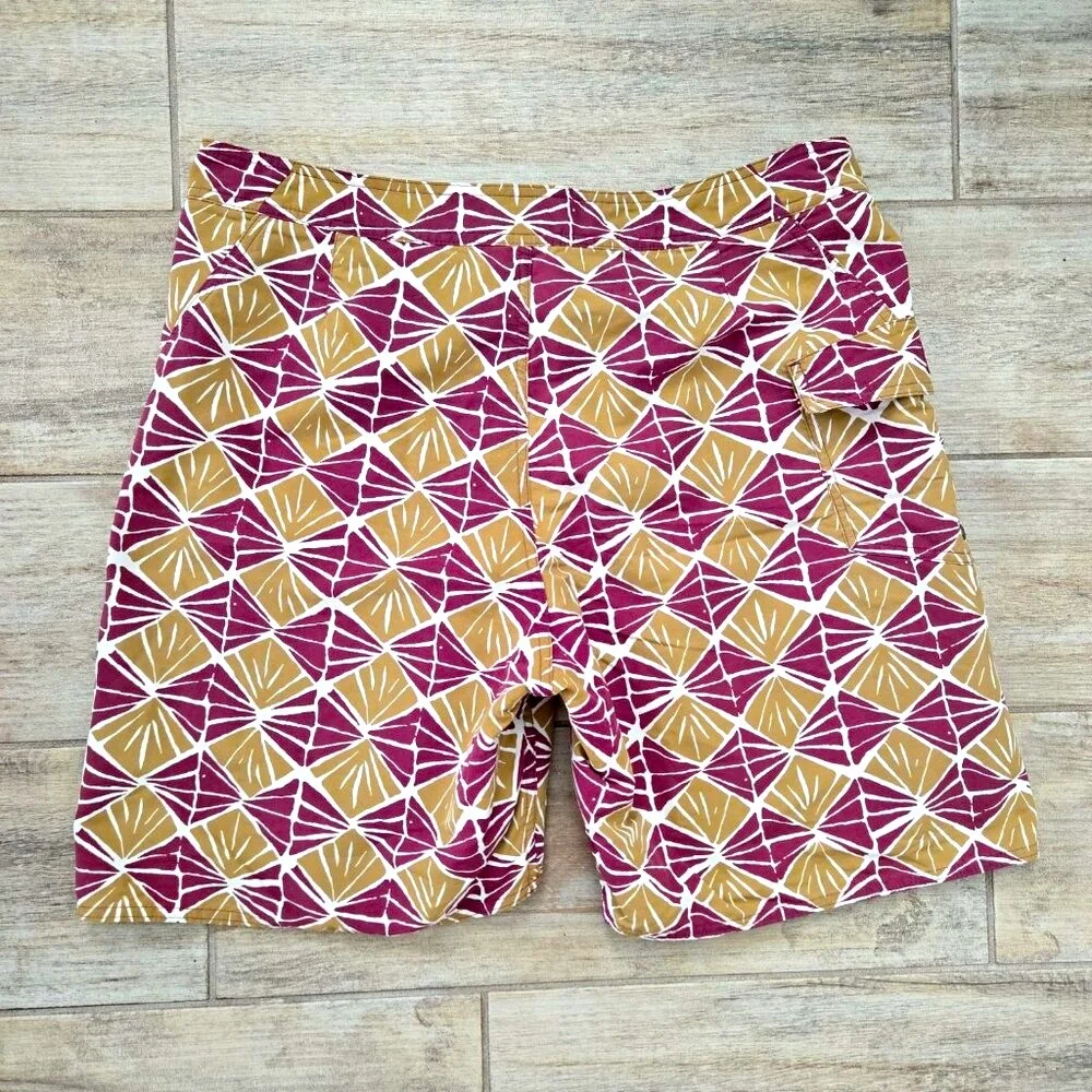 Patagonia Wavefarer Board Shorts Men's Lined Geo Surf‎ Pool Resort Travel 36